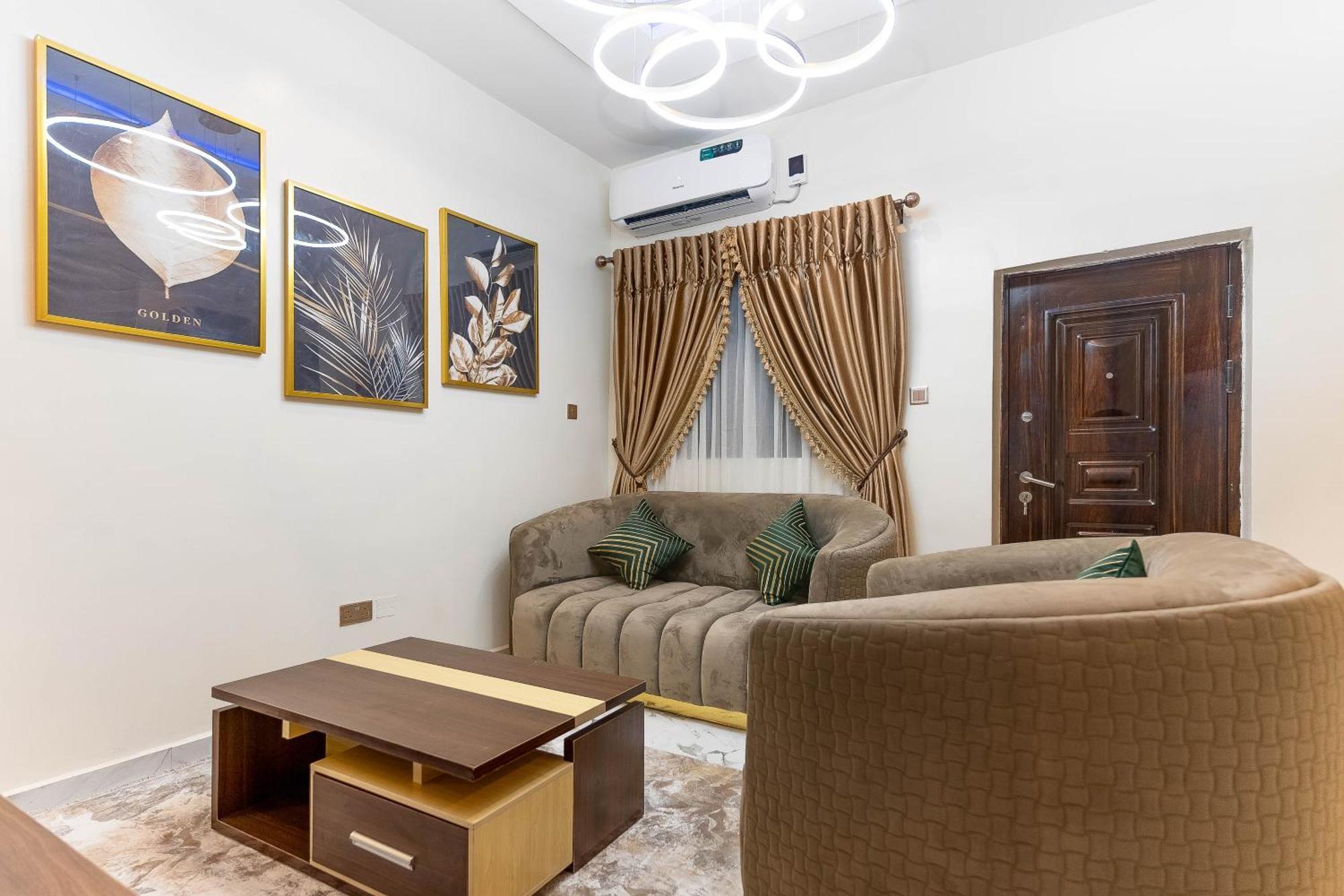 God'S Touch Apartments Remi Fani Kayode Gra. อีเคจา ภายนอก รูปภาพ