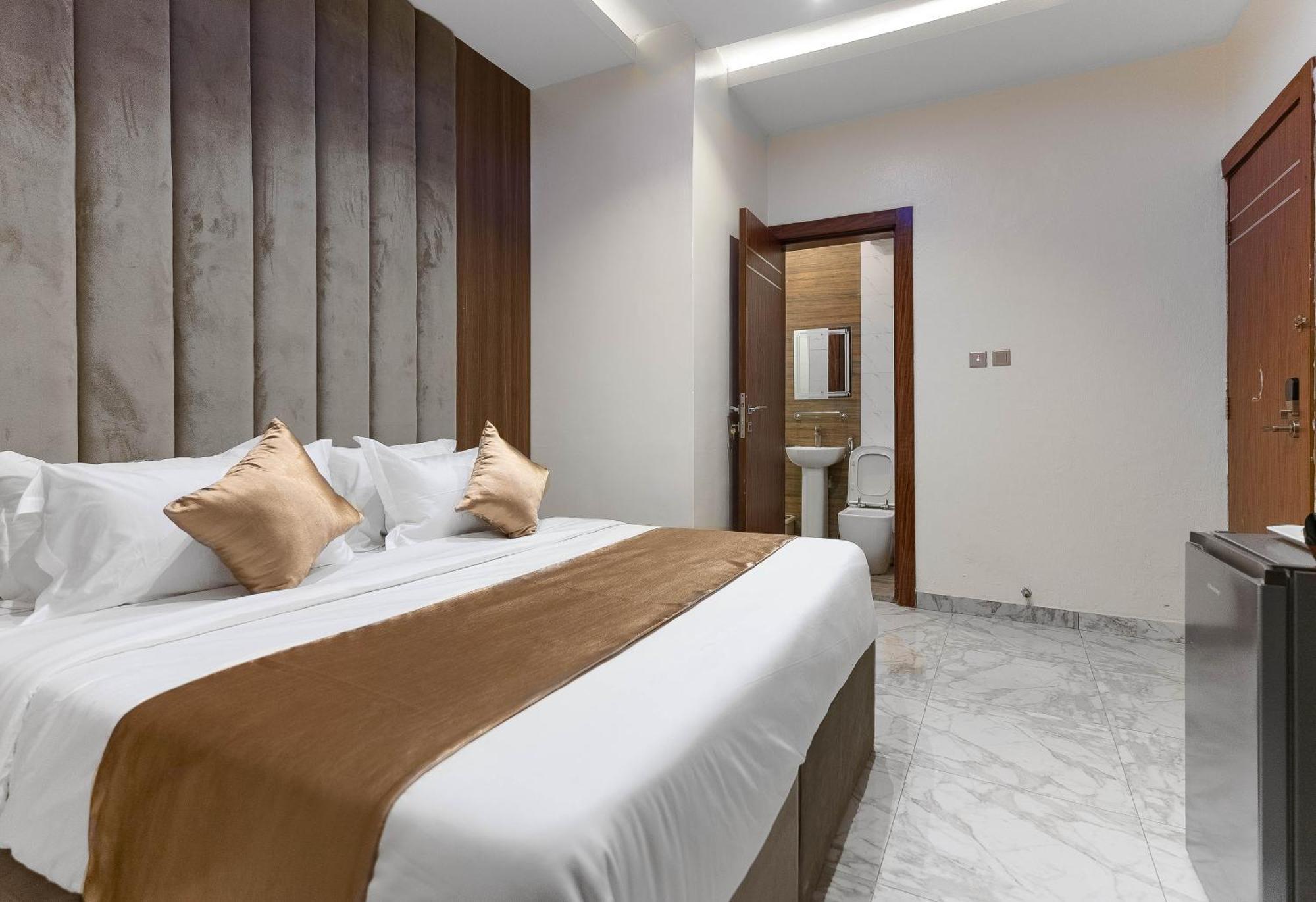 God'S Touch Apartments Remi Fani Kayode Gra. อีเคจา ภายนอก รูปภาพ