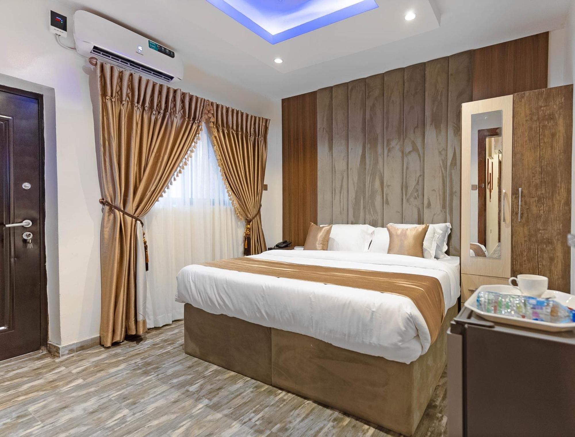 God'S Touch Apartments Remi Fani Kayode Gra. อีเคจา ภายนอก รูปภาพ